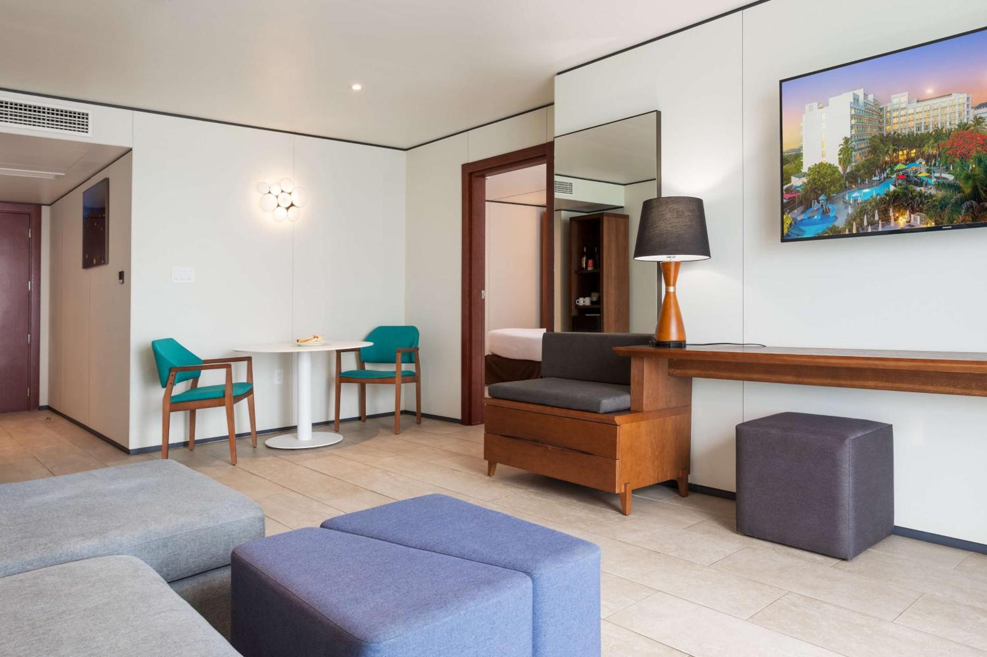 Sonesta Maho Beach All Inclusive Resort Casino & Spa Eksteriør billede